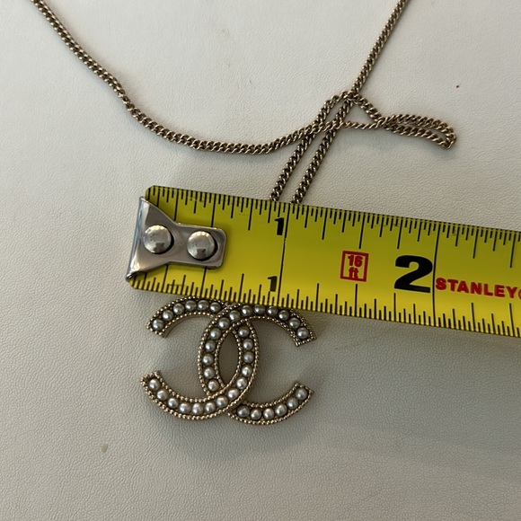 Authentic Chanel pearl CC pendant adjustable necklace - Picture 7 of 11